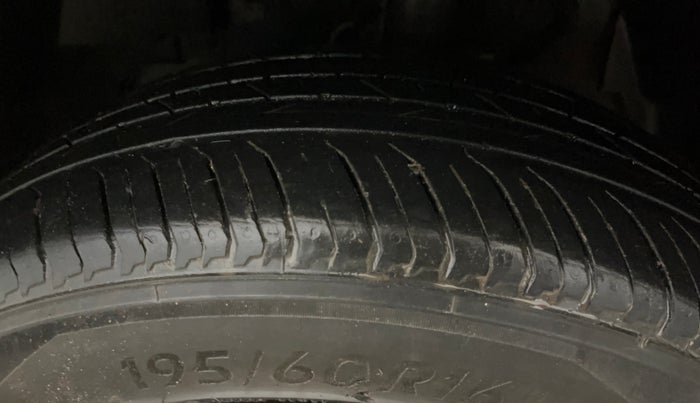 2018 Tata NEXON XM PETROL, Petrol, Manual, 70,106 km, Left Front Tyre Tread