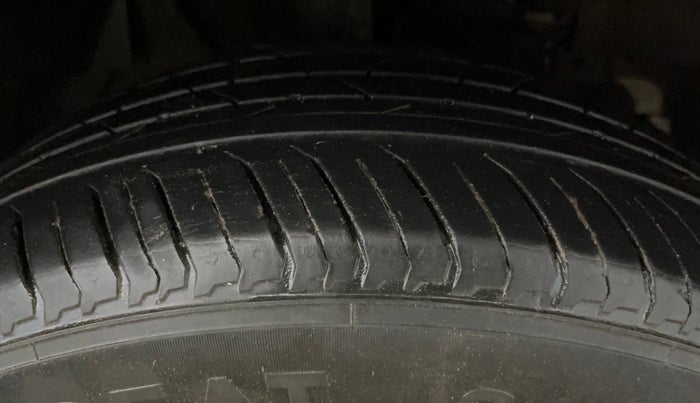 2018 Tata NEXON XM PETROL, Petrol, Manual, 70,106 km, Right Front Tyre Tread