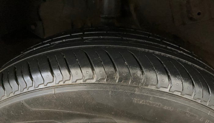 2018 Tata NEXON XM PETROL, Petrol, Manual, 70,106 km, Right Rear Tyre Tread
