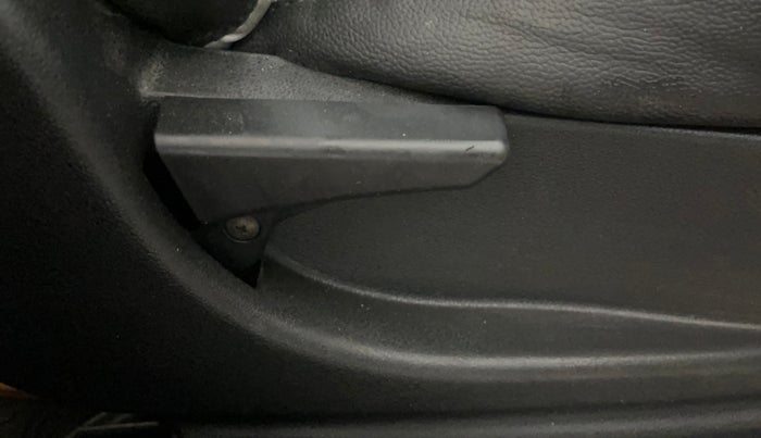 2018 Tata NEXON XM PETROL, Petrol, Manual, 70,106 km, Driver Side Adjustment Panel