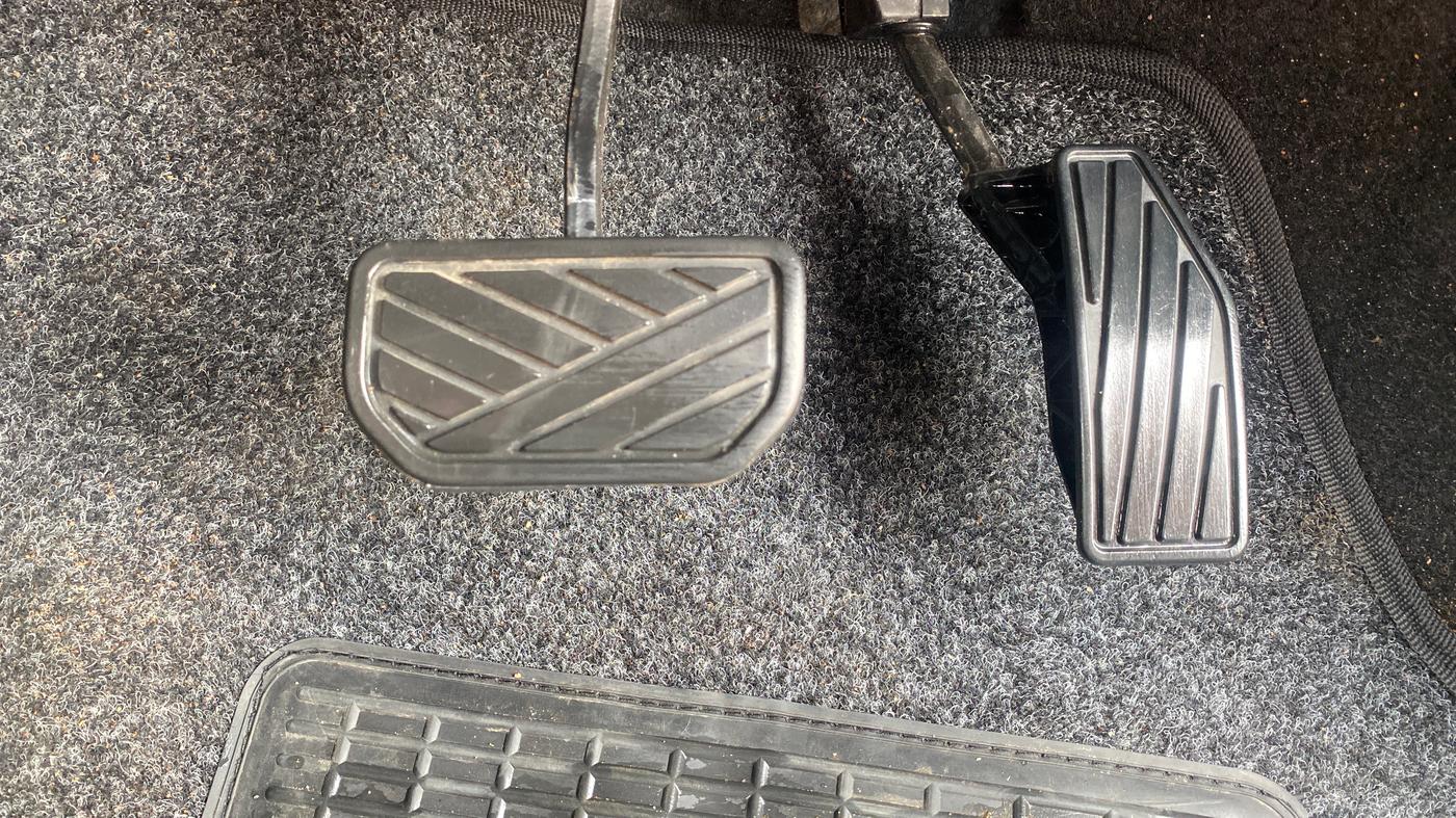 2018 Maruti Swift ZXI AMT, Petrol, Automatic, 33,176 km, Pedals