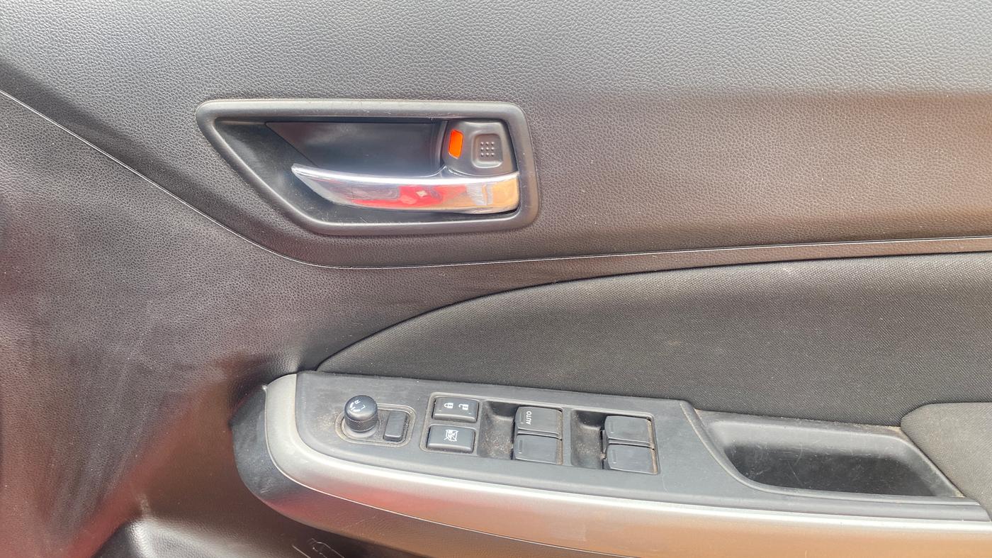 2018 Maruti Swift ZXI AMT, Petrol, Automatic, 33,176 km, Driver Side Door Panels Control