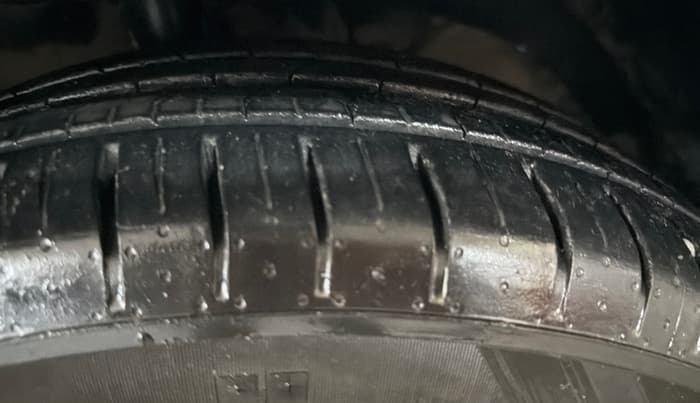 2020 Toyota Glanza G, Petrol, Manual, 71,713 km, Right Front Tyre Tread