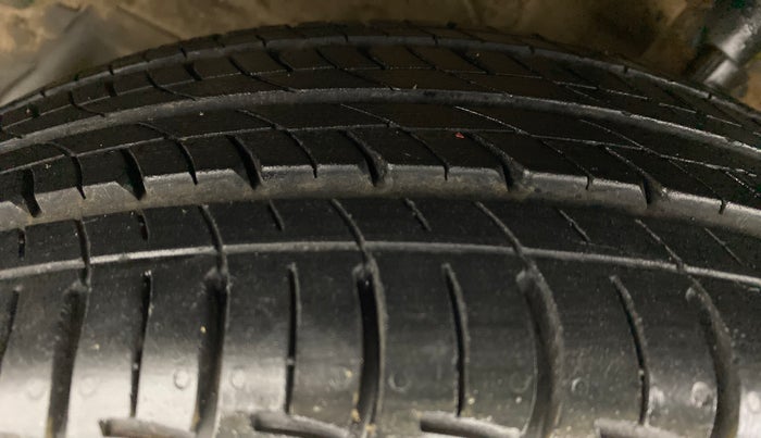 2014 Maruti Ciaz ZXI AMT, Petrol, Automatic, 44,997 km, Left Front Tyre Tread