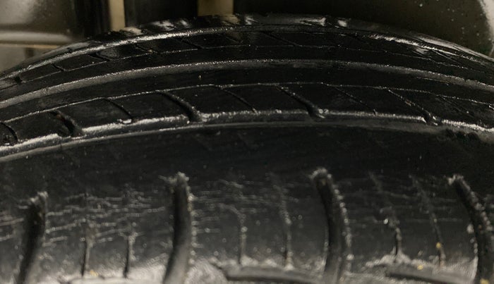 2014 Maruti Ciaz ZXI AMT, Petrol, Automatic, 44,997 km, Right Rear Tyre Tread