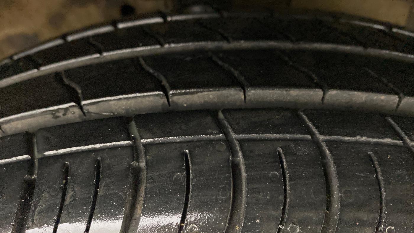2014 Maruti Ciaz ZXI AMT, Petrol, Automatic, 44,997 km, Right Front Tyre Tread
