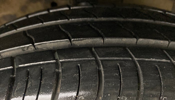 2014 Maruti Ciaz ZXI AMT, Petrol, Automatic, 44,997 km, Right Front Tyre Tread