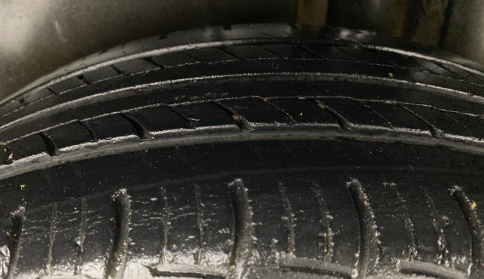 2014 Maruti Ciaz ZXI AMT, Petrol, Automatic, 44,997 km, Left Rear Tyre Tread