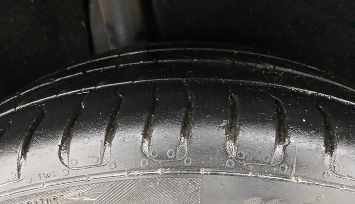 2016 Maruti Baleno ALPHA PETROL 1.2, Petrol, Manual, 66,297 km, Right Rear Tyre Tread