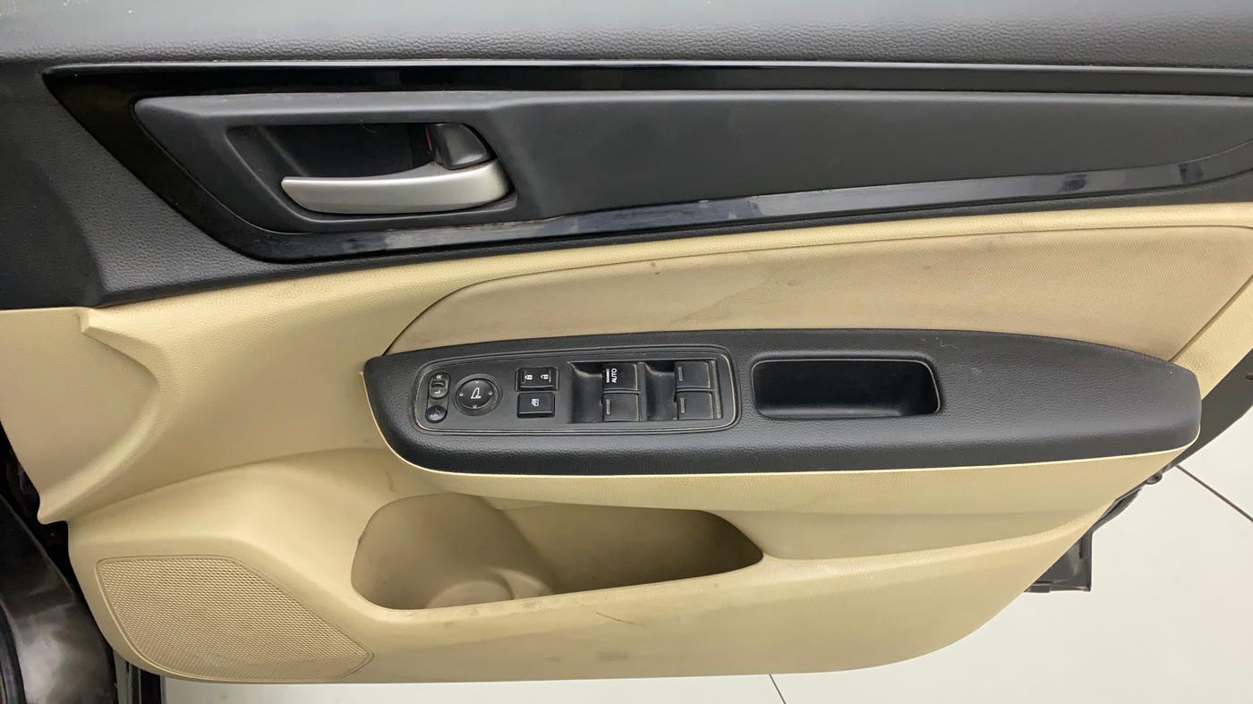 2019 Honda Amaze 1.2L I-VTEC S, Petrol, Manual, 38,689 km, Driver Side Door Panels Control