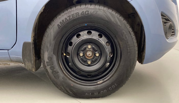 2013 Maruti Ritz VXI, Petrol, Manual, 75,514 km, Right Front Wheel