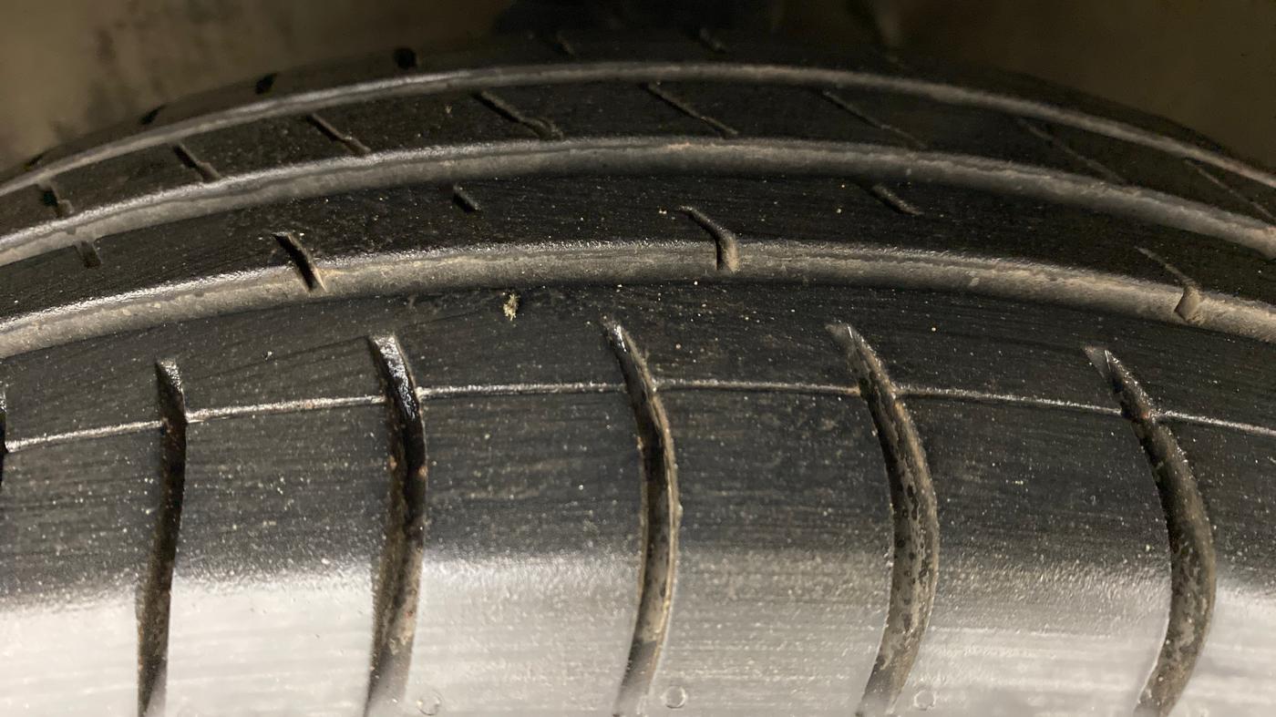 2013 Maruti Ritz VXI, Petrol, Manual, 75,514 km, Left Front Tyre Tread