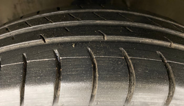 2013 Maruti Ritz VXI, Petrol, Manual, 75,514 km, Left Front Tyre Tread