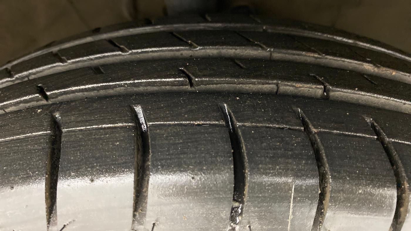 2013 Maruti Ritz VXI, Petrol, Manual, 75,514 km, Right Front Tyre Tread