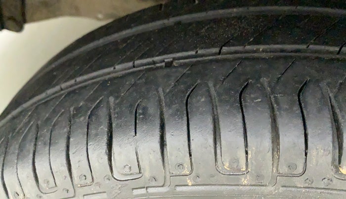 2014 Maruti Wagon R 1.0 VXI, Petrol, Manual, 66,402 km, Left Front Tyre Tread