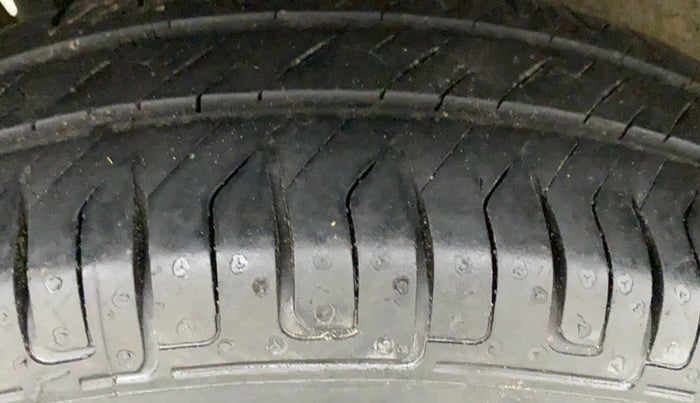 2014 Maruti Wagon R 1.0 VXI, Petrol, Manual, 66,402 km, Right Rear Tyre Tread