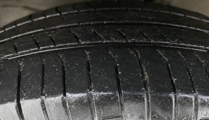 2014 Maruti Wagon R 1.0 LXI CNG, CNG, Manual, 53,504 km, Left Front Tyre Tread