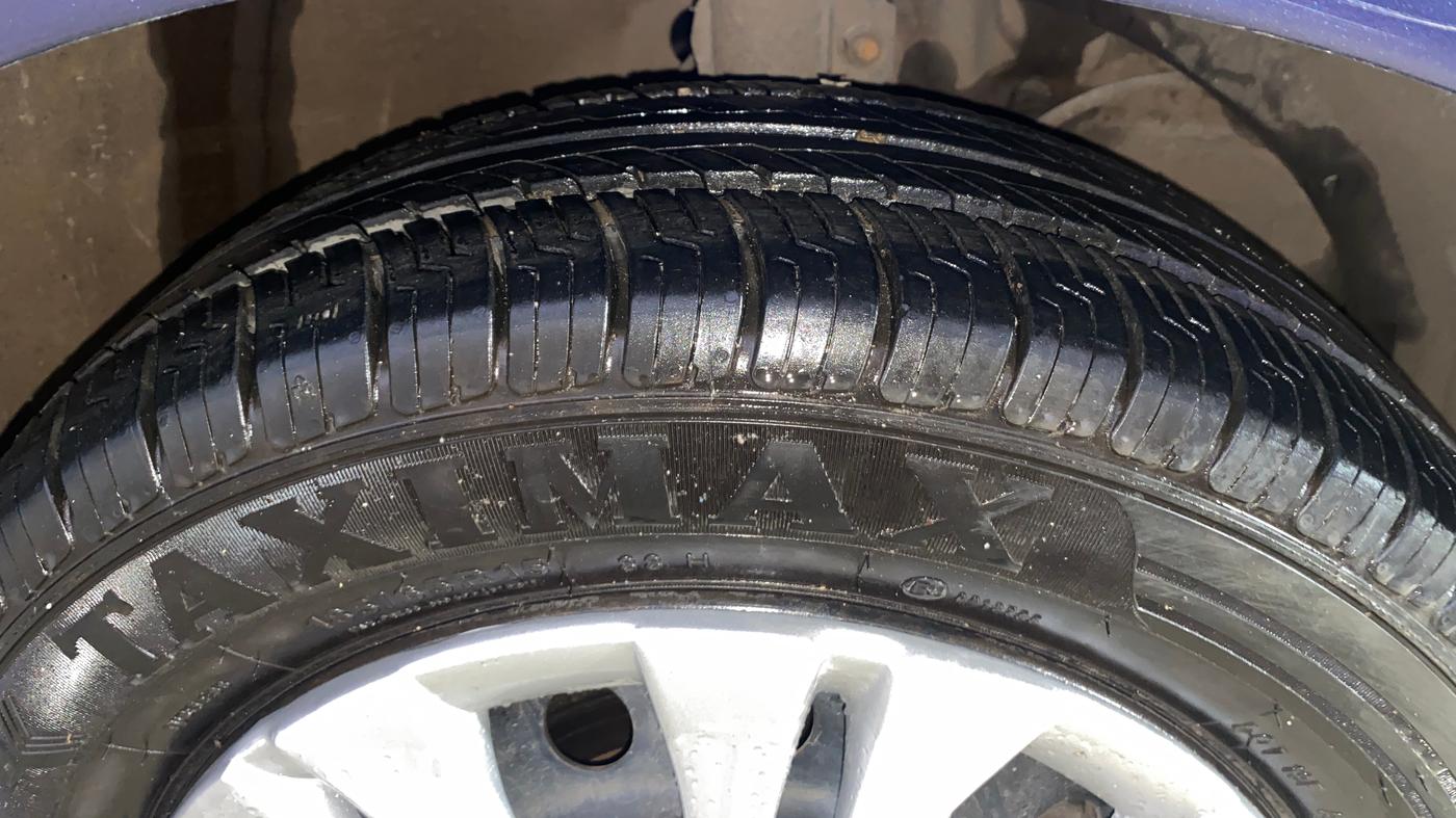 2021 Maruti Ertiga VXI CNG, CNG, Manual, 62,408 km, Right Front Tyre Tread