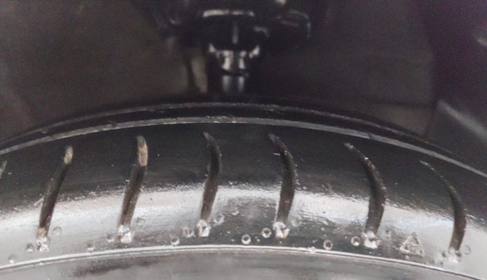 2019 Hyundai NEW SANTRO SPORTZ CNG, CNG, Manual, 99,995 km, Right Front Tyre Tread