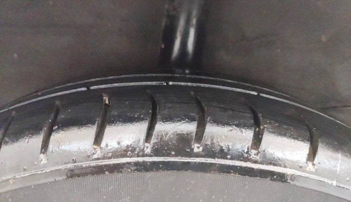 2019 Hyundai NEW SANTRO SPORTZ CNG, CNG, Manual, 99,995 km, Right Rear Tyre Tread