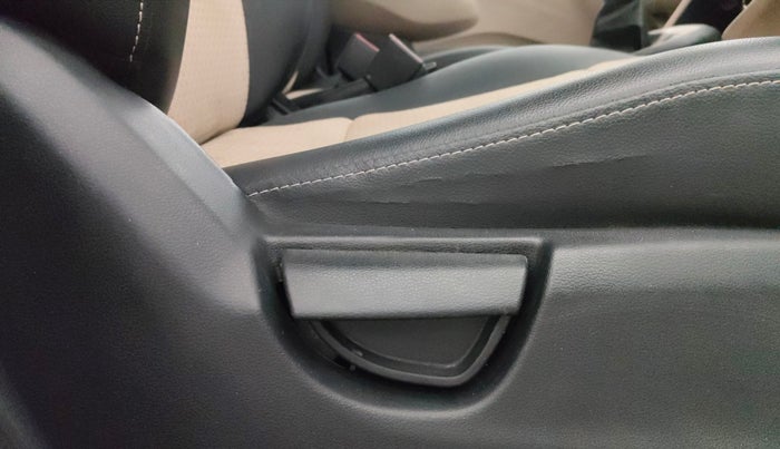 2019 Hyundai NEW SANTRO SPORTZ CNG, CNG, Manual, 99,995 km, Driver Side Adjustment Panel
