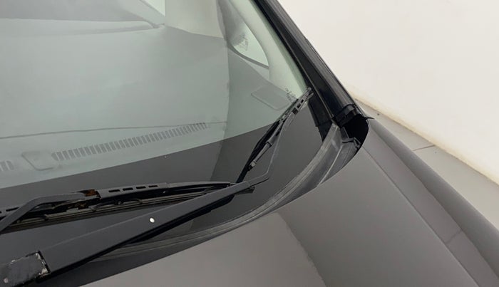 2017 Honda WR-V 1.5L I-DTEC VX MT, Diesel, Manual, 1,00,232 km, Bonnet (hood) - Cowl vent panel has minor damage