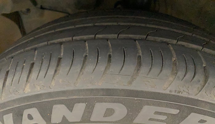 2017 Honda WR-V 1.5L I-DTEC VX MT, Diesel, Manual, 1,00,232 km, Left Front Tyre Tread