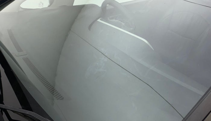 2017 Honda WR-V 1.5L I-DTEC VX MT, Diesel, Manual, 1,00,232 km, Front windshield - Minor spot on windshield