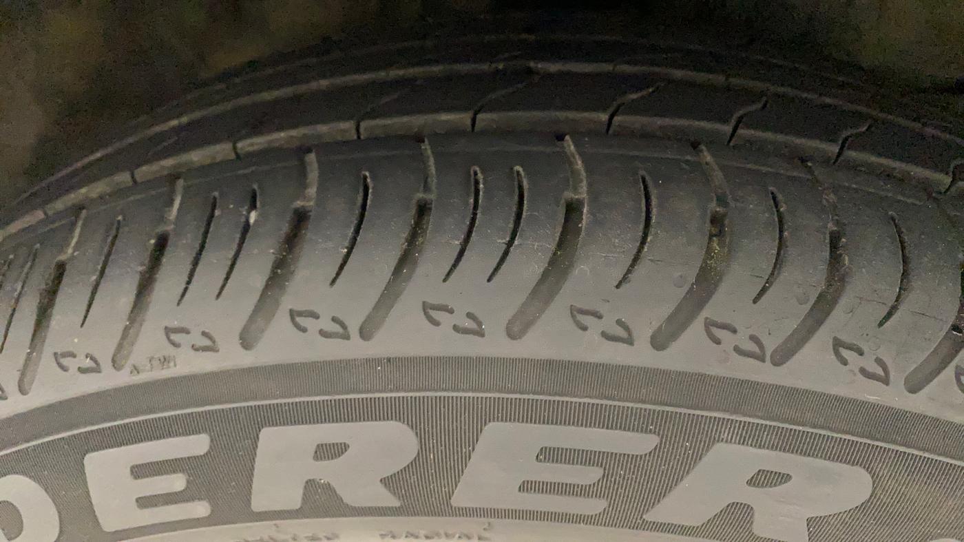2017 Honda WR-V 1.5L I-DTEC VX MT, Diesel, Manual, 1,00,232 km, Right Front Tyre Tread