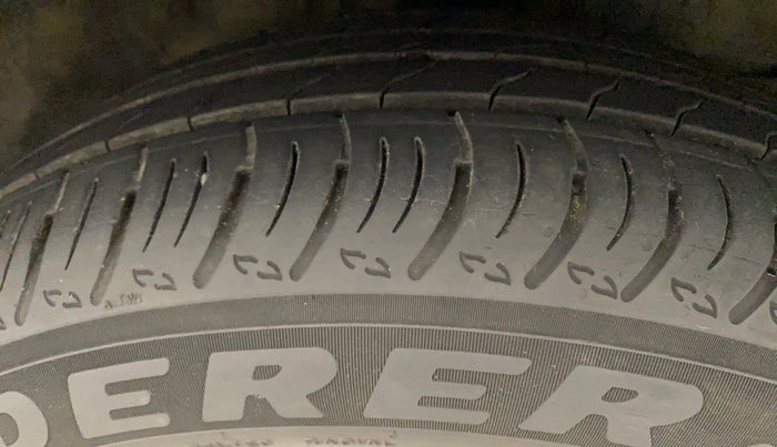2017 Honda WR-V 1.5L I-DTEC VX MT, Diesel, Manual, 1,00,232 km, Right Front Tyre Tread