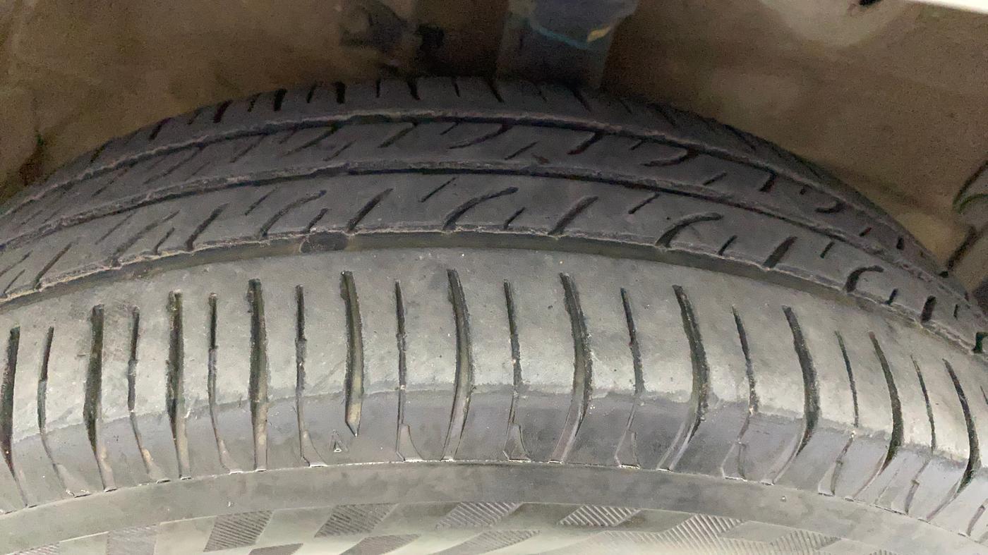 2016 Maruti Wagon R 1.0 VXI AMT, Petrol, Automatic, 53,215 km, Right Front Tyre Tread