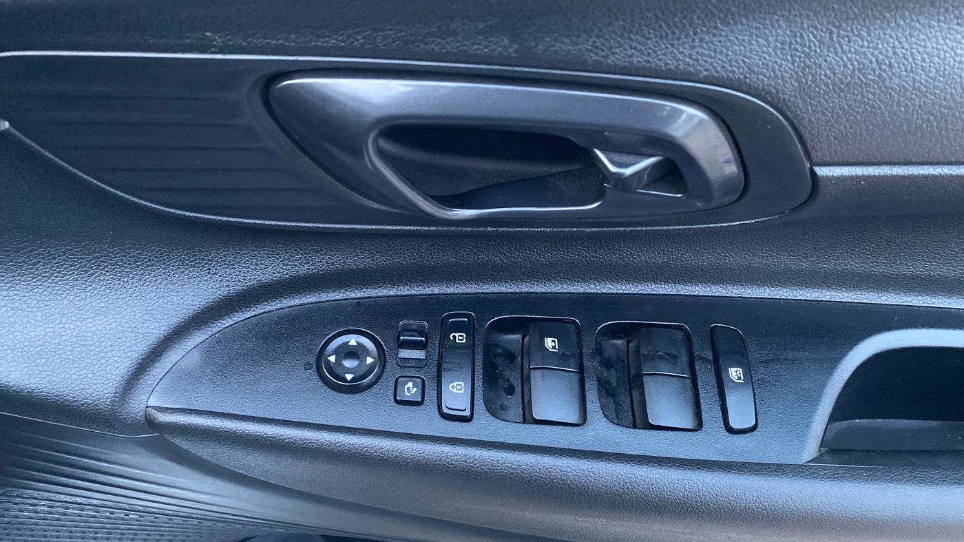 2022 Hyundai NEW I20 Sportz 1.2 IVT, Petrol, Automatic, 20,494 km, Driver Side Door Panels Control