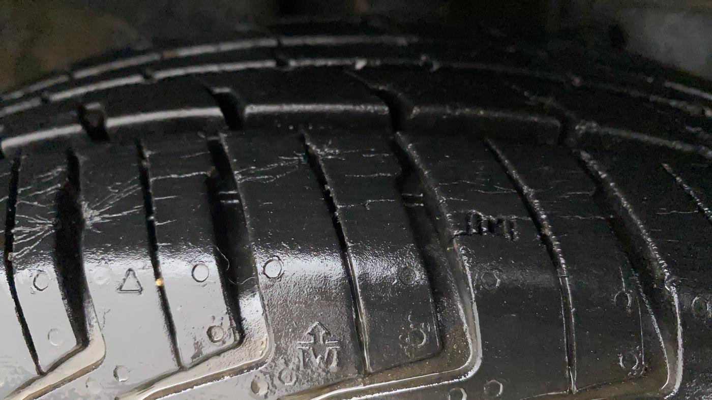 2016 Renault Kwid RXT 1.0, Petrol, Manual, 16,732 km, Right Front Tyre Tread