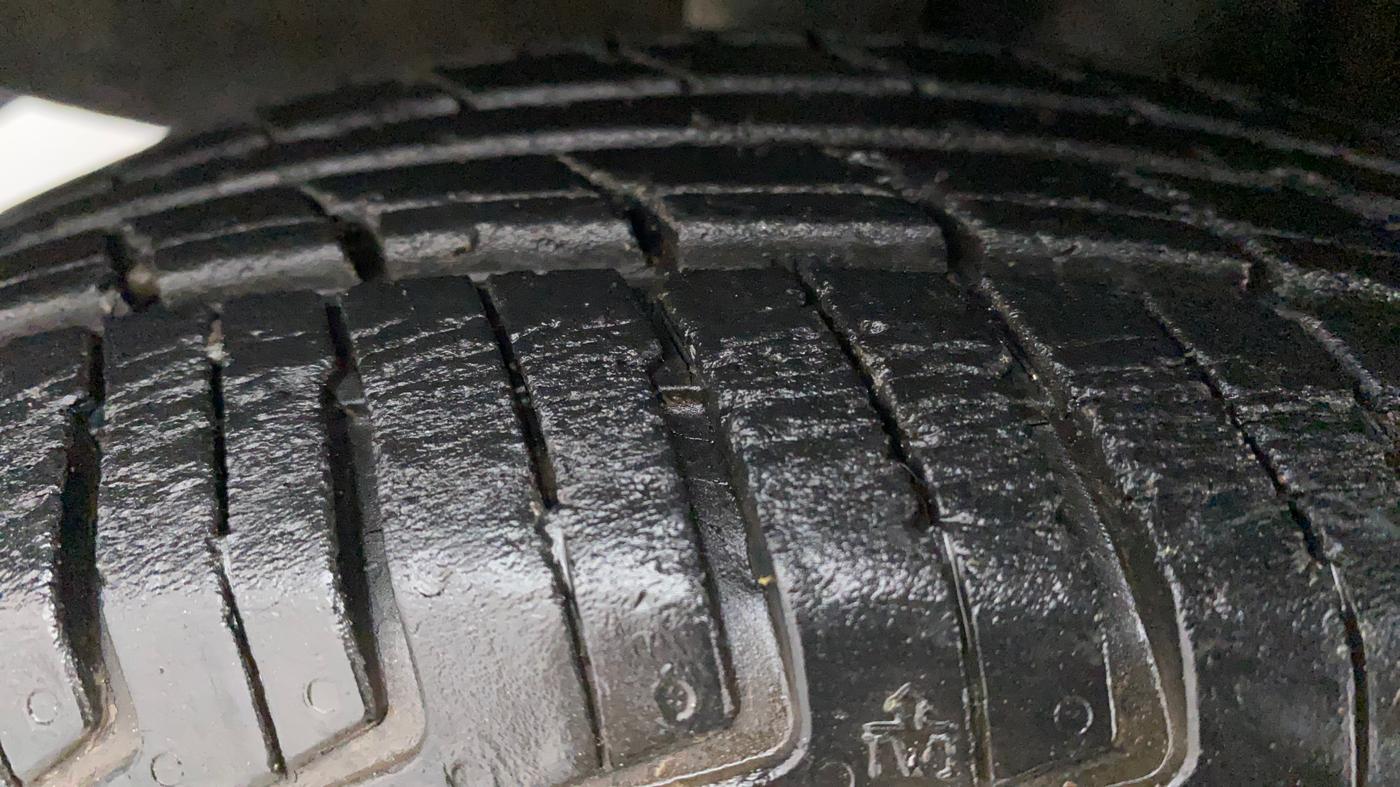 2016 Renault Kwid RXT 1.0, Petrol, Manual, 16,732 km, Right Rear Tyre Tread