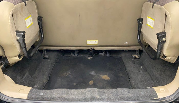 2017 Mahindra TUV300 T8, Diesel, Manual, 40,777 km, Boot Inside