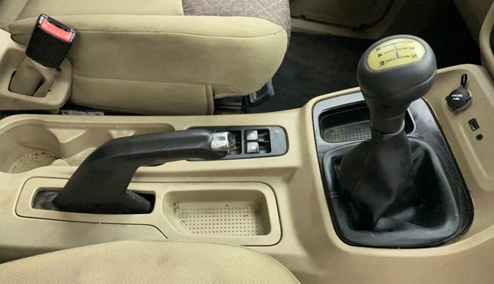2017 Mahindra TUV300 T8, Diesel, Manual, 40,777 km, Gear Lever