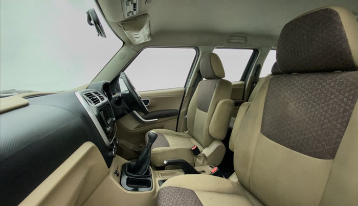 2017 Mahindra TUV300 T8, Diesel, Manual, 40,777 km, Right Side Front Door Cabin