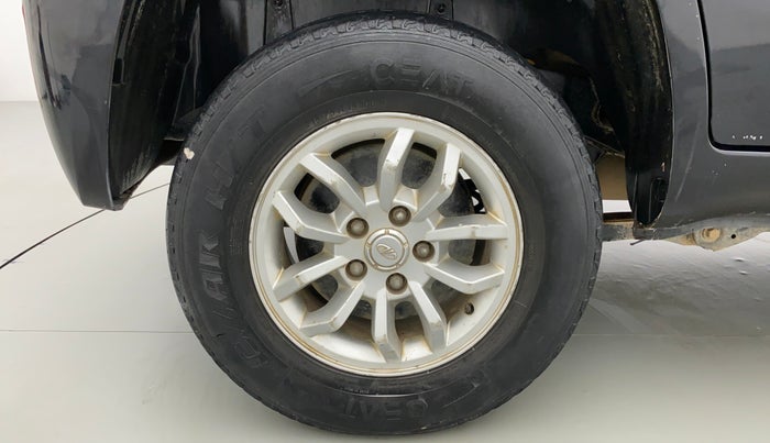 2017 Mahindra TUV300 T8, Diesel, Manual, 40,777 km, Right Rear Wheel