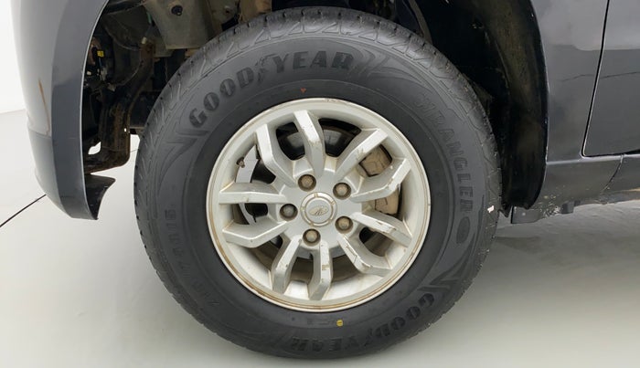 2017 Mahindra TUV300 T8, Diesel, Manual, 40,777 km, Left Front Wheel