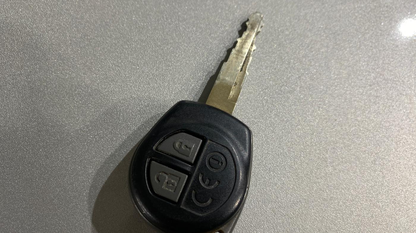 2017 Maruti Dzire VXI, Petrol, Manual, 34,408 km, Key Close Up