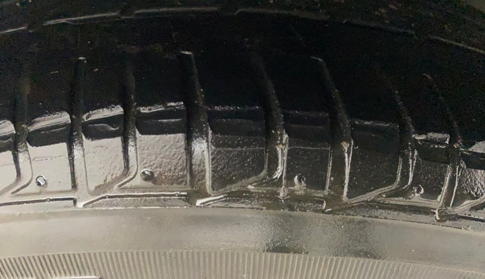 2015 Hyundai Xcent SX AT 1.2 (O), Petrol, Automatic, 89,931 km, Right Front Tyre Tread