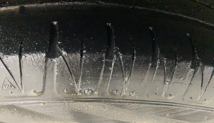 2015 Hyundai Xcent SX AT 1.2 (O), Petrol, Automatic, 89,931 km, Right Rear Tyre Tread