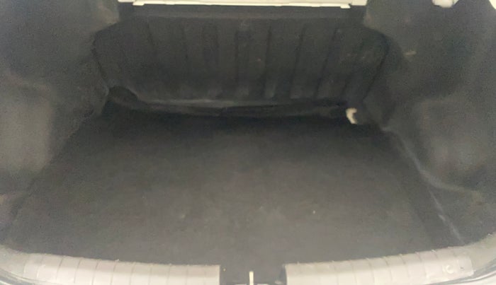 2015 Hyundai Xcent SX AT 1.2 (O), Petrol, Automatic, 89,931 km, Boot Inside