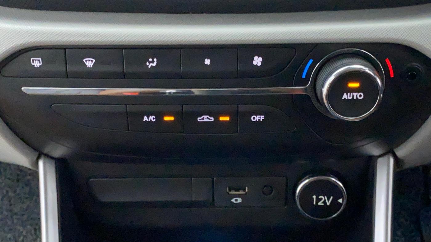 2020 Tata ALTROZ XZ 1.2, Petrol, Manual, 10,546 km, Automatic Climate Control