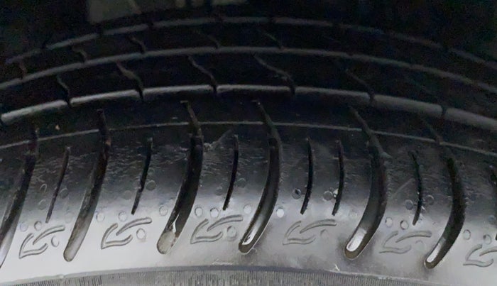 2020 Tata ALTROZ XZ 1.2, Petrol, Manual, 10,546 km, Right Front Tyre Tread