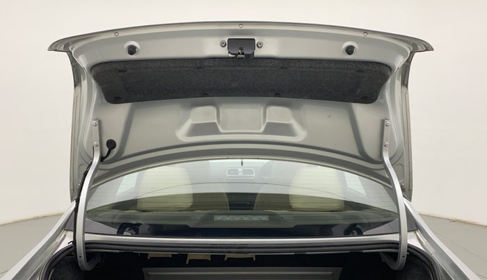 2016 Volkswagen Vento HIGHLINE 1.6 MPI, Petrol, Manual, 65,809 km, Boot Door Open