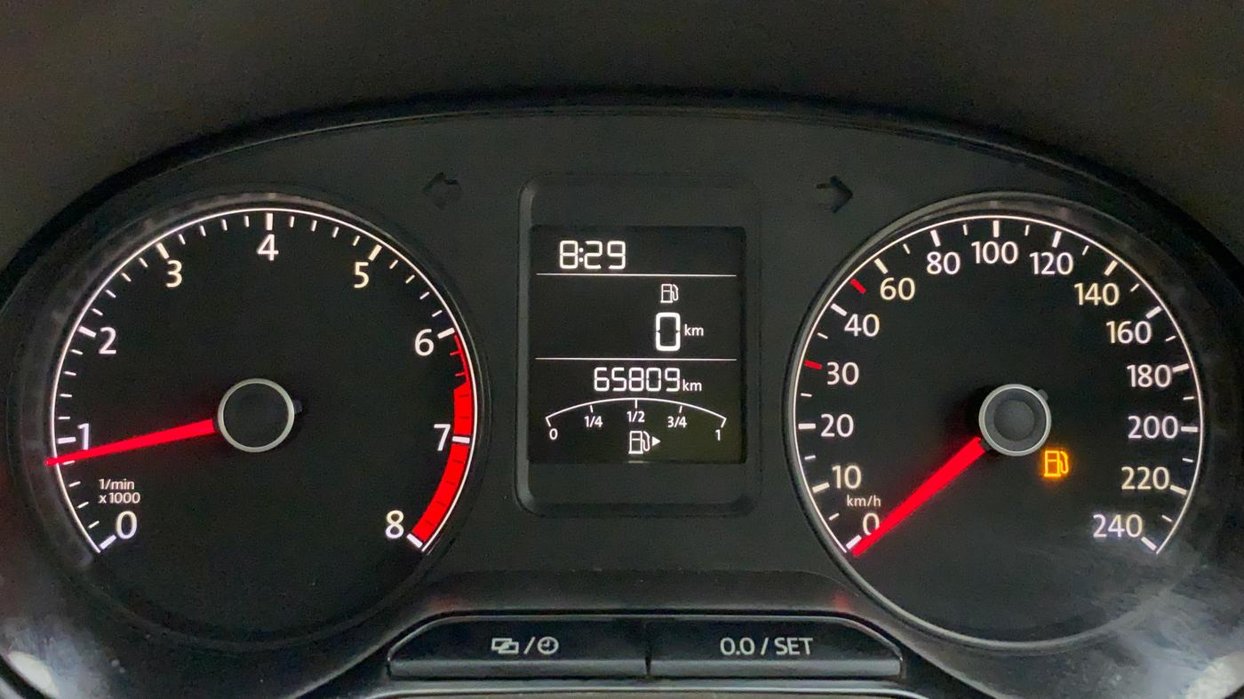 2016 Volkswagen Vento HIGHLINE 1.6 MPI, Petrol, Manual, 65,809 km, Odometer Image