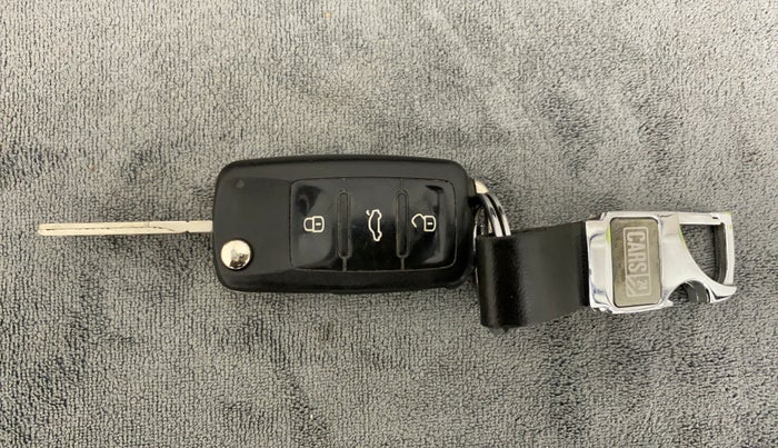 2016 Volkswagen Vento HIGHLINE 1.6 MPI, Petrol, Manual, 65,809 km, Key Close Up