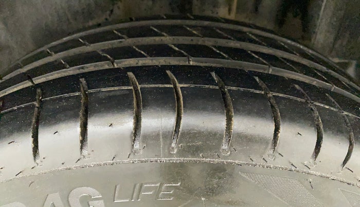 2016 Volkswagen Vento HIGHLINE 1.6 MPI, Petrol, Manual, 65,809 km, Left Rear Tyre Tread