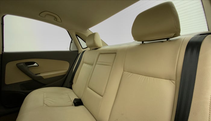 2016 Volkswagen Vento HIGHLINE 1.6 MPI, Petrol, Manual, 65,809 km, Right Side Rear Door Cabin